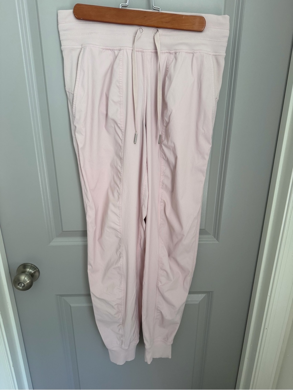 Lululemon Women's Pink Jogger Pants Size 6 Drawstring Pockets Stretch